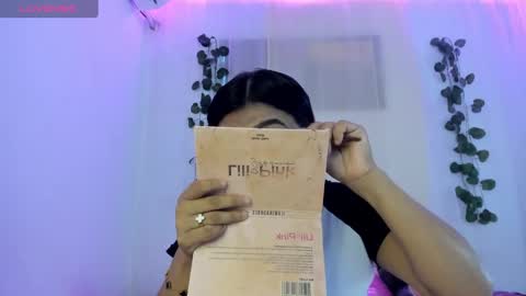 Snapshot of catalina_and_roger chatting on 10/03/25, 01:19 Cata y Roger online show from 10/03/25, 01:19