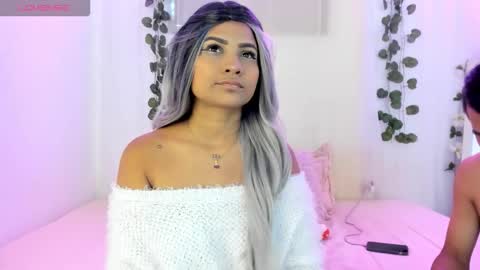 Snapshot of catalina_and_roger chatting on 10/20/25, 12:27 Cata y Roger online show from 10/20/25, 12:27