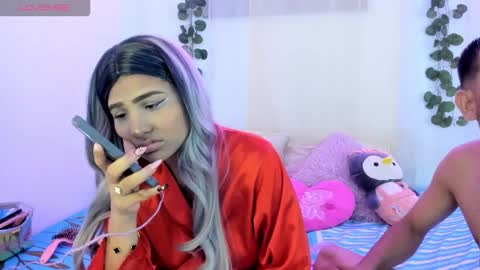 Snapshot of catalina_and_roger chatting on 10/25/25, 02:08 Cata y Roger online show from 10/25/25, 02:08