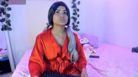 Snapshot of catalina_and_roger chatting on 11/05/25, 09:26 Cata y Roger online show from 11/05/25, 09:26