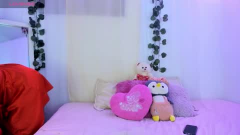 Snapshot of catalina_and_roger chatting on 11/06/25, 09:48 Cata y Roger online show from 11/06/25, 09:48