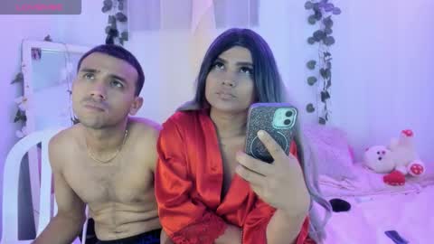 Snapshot of catalina_and_roger chatting on 11/15/25, 04:32 Cata y Roger online show from 11/15/25, 04:32