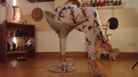 Snapshot of catalina_bruce2 chatting on 10/08/25, 01:14 Catalina bruce2 online show from 10/08/25, 01:14