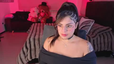 Snapshot of catalina_mart chatting on 06/16/26, 01:19 Catalina online show from 06/16/26, 01:19