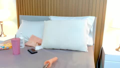 Snapshot of catalina_whore chatting on 12/21/25, 01:07 Catalina online show from 12/21/25, 01:07