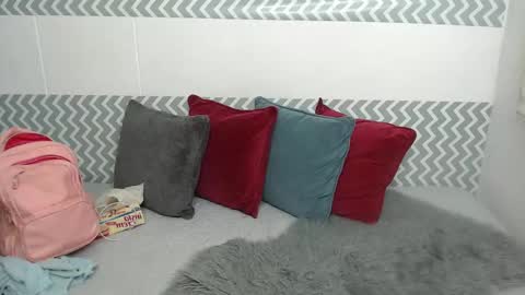 Snapshot of catalinahenao chatting on 12/19/25, 03:13 cata online show from 12/19/25, 03:13