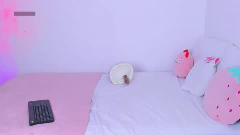 Snapshot of catbaby888_ chatting on 12/15/24, 12:18      online show from 12/15/24, 12:18