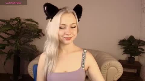 Snapshot of cateyepro chatting on 12/03/25, 02:08 Anna online show from 12/03/25, 02:08