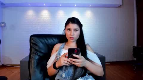 Snapshot of cathalina_santana chatting on 10/18/25, 06:08 Catalina Santana online show from 10/18/25, 06:08