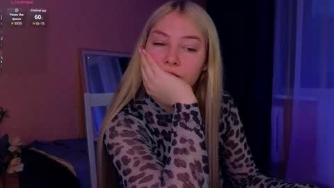 Snapshot of catherine_river chatting on 12/18/25, 11:16 Catherine online show from 12/18/25, 11:16