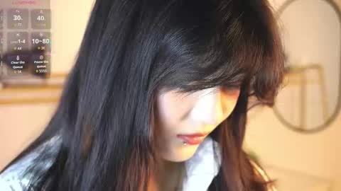 Snapshot of catheryneells chatting on 12/14/25, 04:12 Lee online show from 12/14/25, 04:12