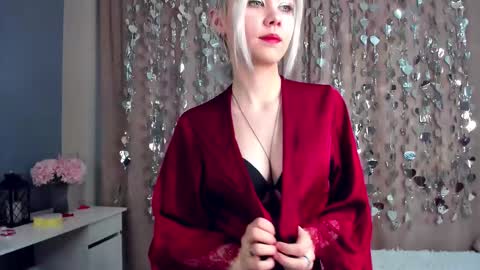 Mia online show from 02/25/26, 11:09