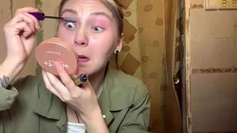 Lola online show from 10/30/25, 09:15