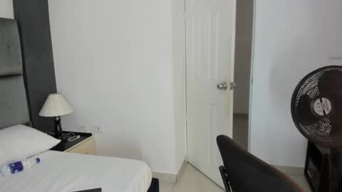 Catleya online show from 12/14/25, 12:32