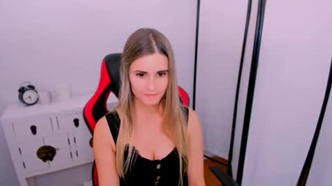 Snapshot of catringood chatting on 10/27/25, 07:29 CatrinGood online show from 10/27/25, 07:29