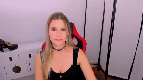 Snapshot of catringood chatting on 11/04/25, 03:44 CatrinGood online show from 11/04/25, 03:44