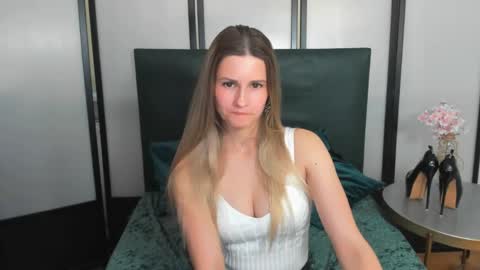 Snapshot of catringood chatting on 05/19/26, 07:47 CatrinGood online show from 05/19/26, 07:47