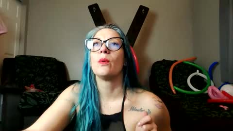 Snapshot of catskinks chatting on 12/18/25, 07:58 CatsKinks online show from 12/18/25, 07:58