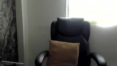 Snapshot of catt_evans1 chatting on 11/30/25, 08:02 CATT EVANS online show from 11/30/25, 08:02