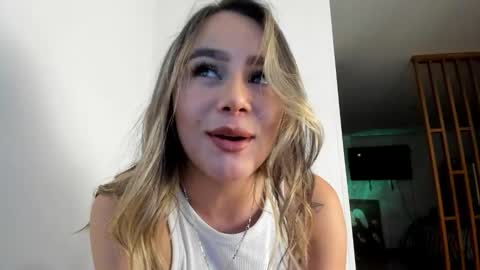 Snapshot of cattaleya_rose chatting on 10/13/25, 02:00 Catta online show from 10/13/25, 02:00