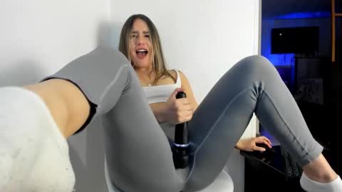 Snapshot of cattaleya_rose chatting on 11/27/25, 02:13 Catta online show from 11/27/25, 02:13