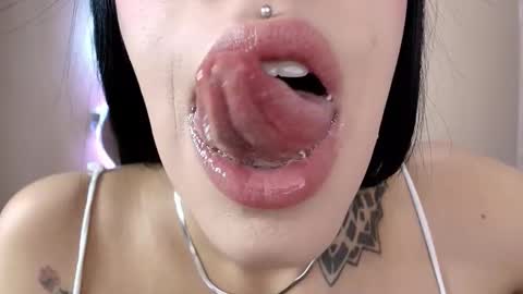 Snapshot of catte_jensen chatting on 11/08/25, 03:39 Cattleya online show from 11/08/25, 03:39