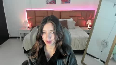 catti_brie_ online show from 05/12/26, 12:13