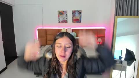 catti_brie_ online show from 05/14/26, 11:39