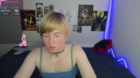 cattie_w_ online show from 12/17/25, 01:22