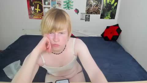cattie_w_ online show from 06/17/26, 01:19