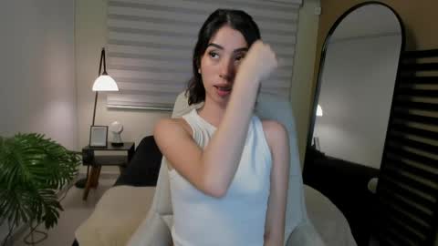 Snapshot of caty_loves chatting on 04/21/26, 10:01 Caty online show from 04/21/26, 10:01