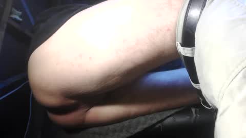 Snapshot of caughtnaked chatting on 11/08/25, 08:29 caughtnaked online show from 11/08/25, 08:29