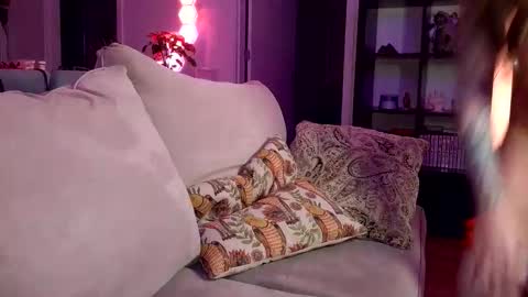 Snapshot of cayla_ chatting on 02/14/26, 06:32 Cayla online show from 02/14/26, 06:32