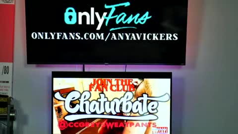 Snapshot of ccgreysweatpants chatting on 01/18/25, 06:03 WHAT CAN YOU GET US TO DO online show from 01/18/25, 06:03