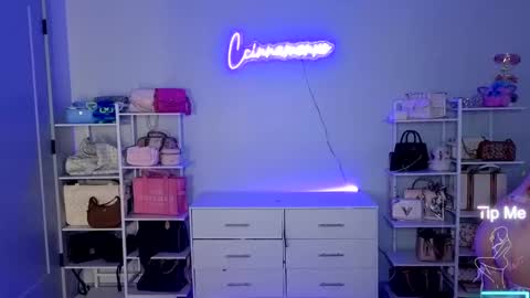 Ccinnamon online show from 10/17/25, 12:14