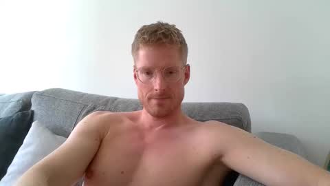 Snapshot of ccloser87 chatting on 10/26/25, 01:39 ccloser87 online show from 10/26/25, 01:39