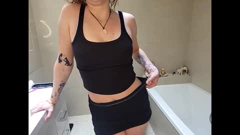 Snapshot of cctvxo chatting on 09/14/25, 02:22 Sarahx online show from 09/14/25, 02:22