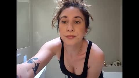 Snapshot of cctvxo chatting on 09/15/25, 02:55 Sarahx online show from 09/15/25, 02:55