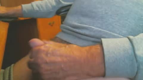 Snapshot of cczt154 chatting on 11/30/25, 07:07 CCzt154 online show from 11/30/25, 07:07