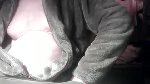 Snapshot of cd_99 chatting on 02/23/25, 12:37 cd_99 online show from 02/23/25, 12:37