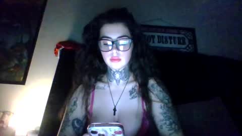 Snapshot of ceceluv27 chatting on 12/19/25, 03:02 ceceluv27 online show from 12/19/25, 03:02