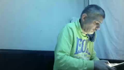 Snapshot of cedricodereims51 chatting on 12/17/25, 07:53 cedricodereims51 online show from 12/17/25, 07:53