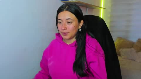 celeste_bonnet1 online show from 11/24/25, 11:32