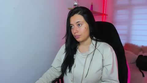 celeste_bonnet1 online show from 11/28/25, 12:19