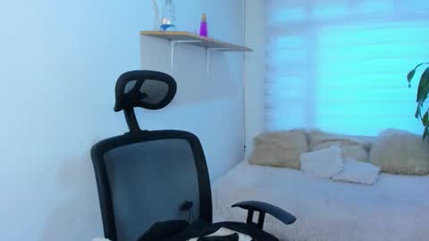 celeste_bonnet1 online show from 12/02/25, 07:09