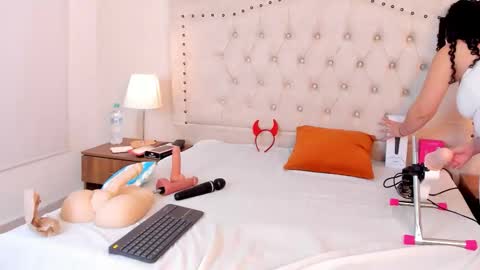 CELESTE MIRANDA online show from 11/21/25, 12:15