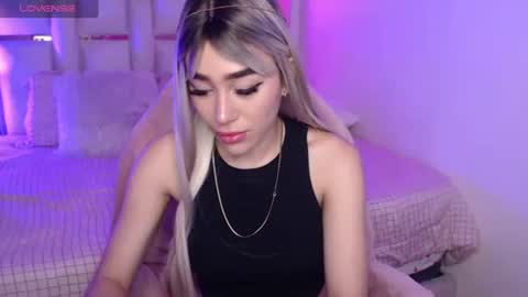 Snapshot of celesteblum chatting on 12/18/25, 02:06 celesteblum online show from 12/18/25, 02:06