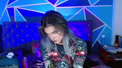 Snapshot of celesteswett chatting on 10/16/25, 10:55 I am Valentinn online show from 10/16/25, 10:55