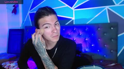 Snapshot of celesteswett chatting on 10/22/25, 01:39 I am Valentinn online show from 10/22/25, 01:39