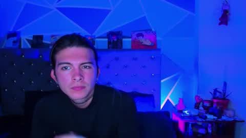 Snapshot of celesteswett chatting on 11/18/25, 01:55 I am Valentinn online show from 11/18/25, 01:55